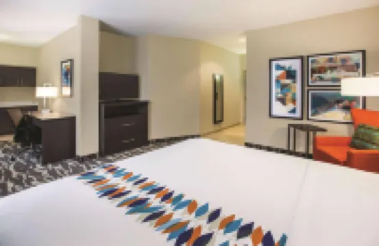 ลากินตา อินน์แอนด์สวีทส์ บายวินด์แฮม โคโคโม