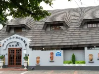 Woodpecker Inn