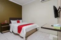 RedDoorz near Cikampek Mall Karawang Hotel di Cikampek