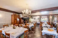 Lou pèbre d'aï Hotels in Signes