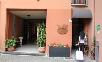 Lizard Hotel - Housity