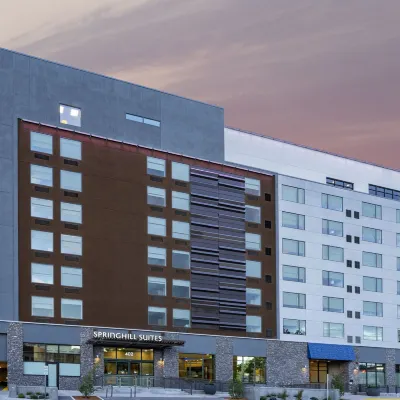 SpringHill Suites Colorado Springs Downtown Отели рядом с достопримечательностью «Концертный зал Pikes Peak Center»