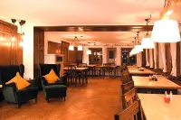 Alps Hostel - breakfast
