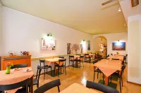 Hotel Modena Old Town - Breakfast