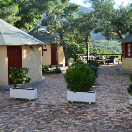 Chrissa Camping Rooms & Bungalows
