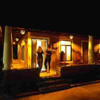The Munroe Vibes Inn Hotel Exterior