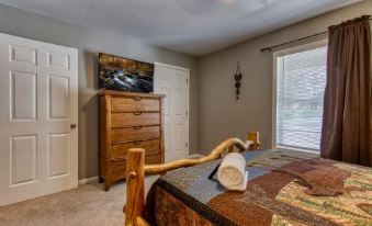 Moose Tracks by HoneyBearCabins 5Br 4BA Sleeps 15