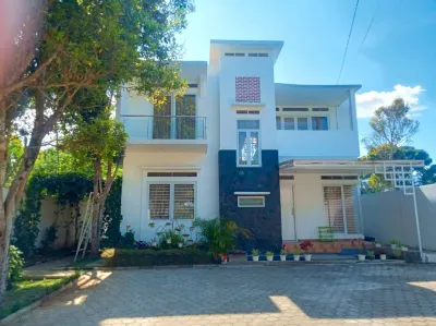 Villa Aisyah Hotels in Sukajaya