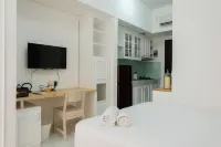 Best Price Studio at Casa de Parco Apartment by Travelio