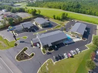 Days Inn & Suites by Wyndham Athens Alabama Hotels near Athens State University