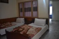 Shaheen Hotel and Restaurant Hotel di Surasi