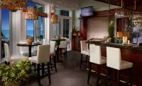 Pelican Grand Beach Resort, a Noble House Resort - bar