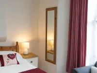 Lindholme Guest House Hotels in Tenby