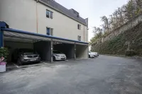 Haman Sanin Yaja - parking