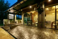 The Signature Nakhon Hotel Hotels in Phra Phrom