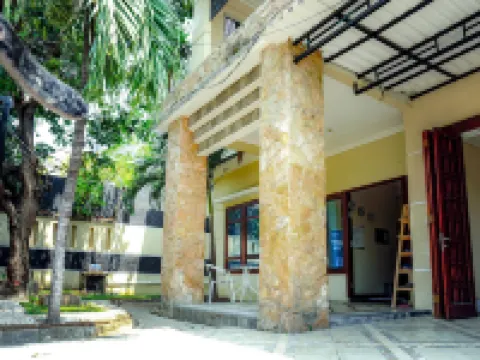 Green Surabaya Homey Syariah Hotels in Gubeng