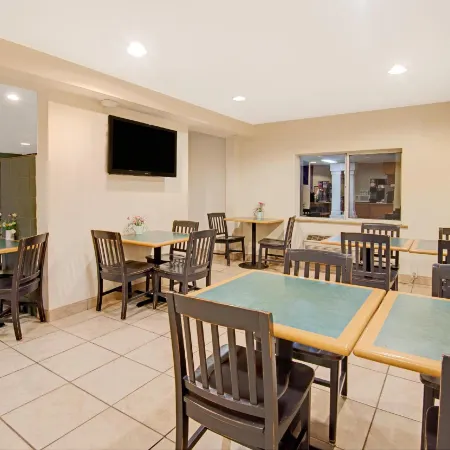 SureStay by Best Western Albuquerque East I-40