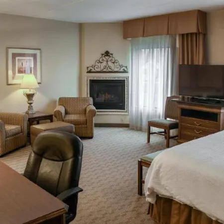 Hampton Inn & Suites Youngstown-Canfield