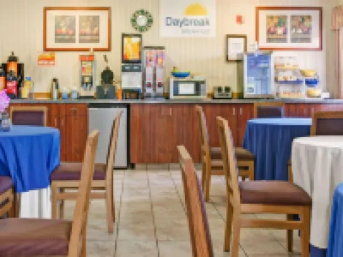 Days Inn by Wyndham Federal Way Hotels in Federal Way