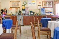 Days Inn by Wyndham Federal Way - Parkplatz