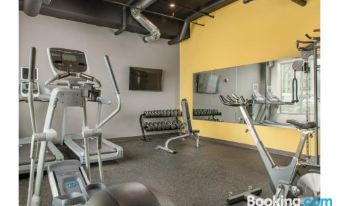Frontdesk 124 W Washington St Apts Milwaukee - Housity