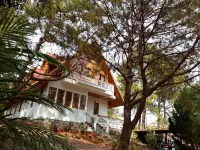 Hillock Villa Hotel di 