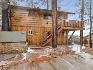 2203-Majestic Views 2 Bedroom Chalet by Redawning