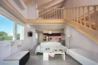 Kavos Plaza Hotel - 3-Star