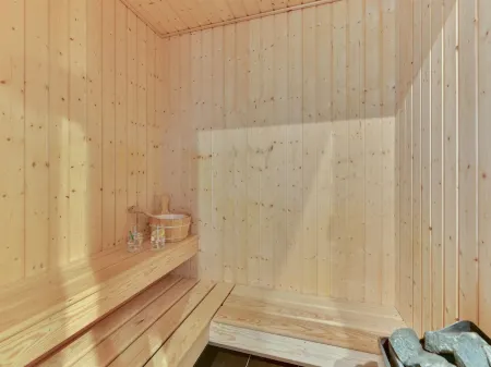 "Elena" - 800m to the Fjord