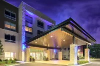 Holiday Inn Express & Suites Queensbury - Lake George Area Hotel di Glens Falls