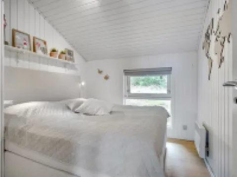 "Elayne" - 3km from the Sea