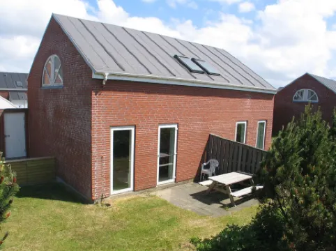 "Paula" - 2.3km from the Sea