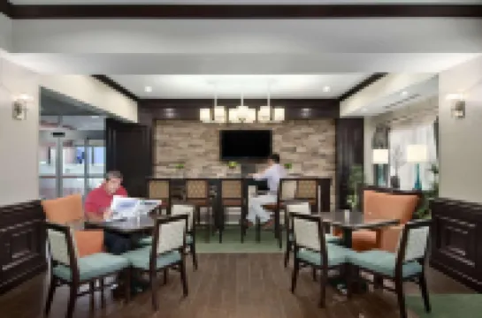 햄프턴 인 버넌