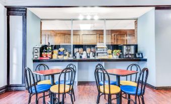 Days Inn & Suites by Wyndham Laredo