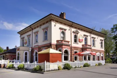 Birmingham South (Hall Green) Hotels near Specsavers Opticians and Audiologists - Yardley