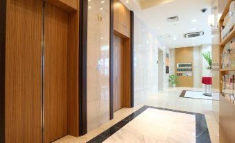4. HOTEL HO..