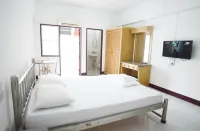 AP Apartment om Noi Hotels in Krathum Baen District