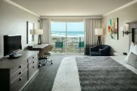 Beachfront Inn Hotels in Smith River