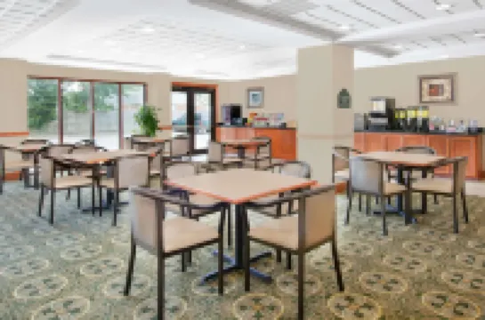 Wingate by Wyndham Lafayette Airport