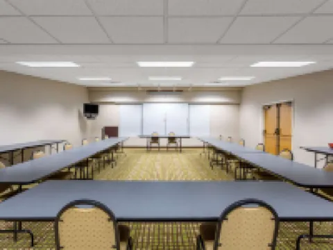 Baymont by Wyndham Elkhart Hotel di Elkhart