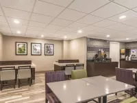Wingate by Wyndham Brunswick GA / I-95 - breakfast