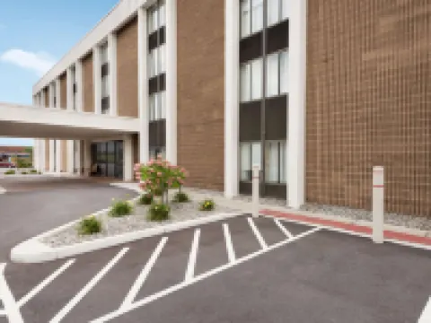Super 8 by Wyndham Liverpool/Syracuse North Airport Hotels in Onondaga County