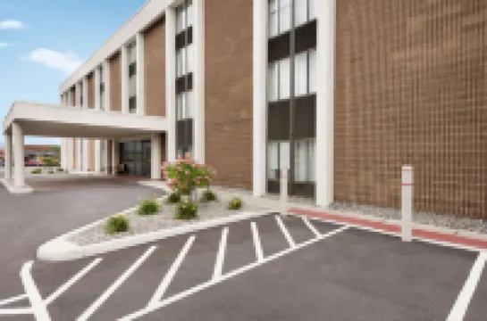 Super 8 by Wyndham Liverpool/Syracuse North Airport Hotels in Onondaga County