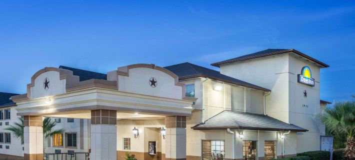 Days Inn by Wyndham Arlington Hotels in Arlington