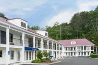 Howard Johnson by Wyndham Dalton Hotels in Dalton