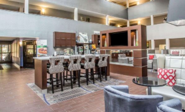 Quality Suites Nashville Airport