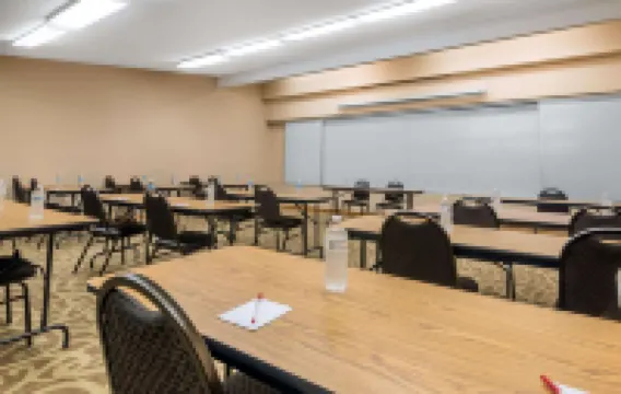 Ramada by Wyndham Columbus North