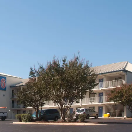 Motel 6 Raleigh, NC Cary