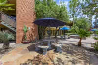 Royal Sun Inn & Suites - balcony