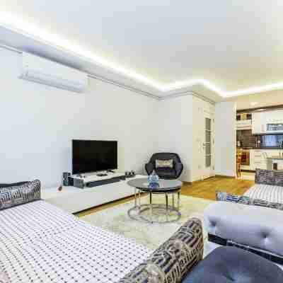 Modern and Central Flat Near Seashore and Marmaray Rooms